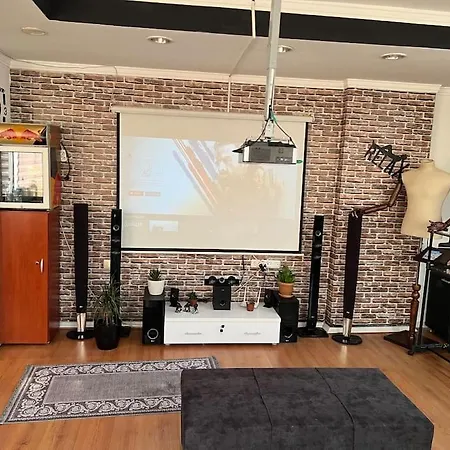 Cinehome In Old Town